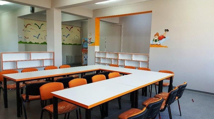 Ulusal Egemenlik Okulu K&uuml;t&uuml;phanesi Yenilendi