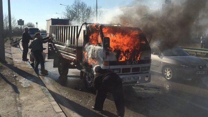 (özel Haber) Kamyonet Alev Alev Yandı, Sürücüsü Canını Zor Kurtardı G2