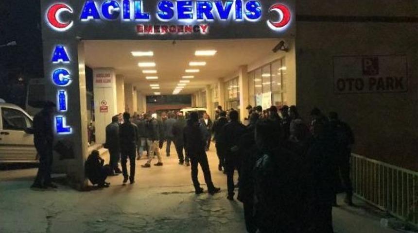 Damat, D&uuml;ğ&uuml;n&uuml;nde Halay &Ccedil;ekerken Maganda Kurşunuyla &Ouml;ld&uuml;