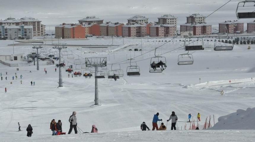 Sarıkamış&rsquo;ta Kayak Keyfi Devam Ediyor