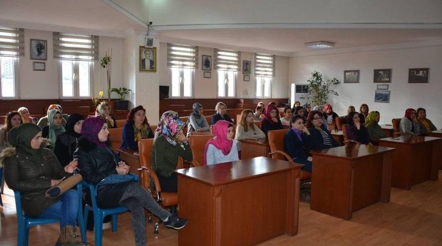 Belediye Konaklarda &Ccedil;alışan Bayanlar Bir Araya Geldi