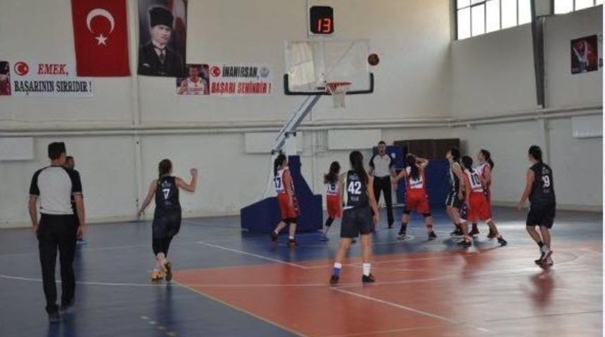 Simav&rsquo;da Basketbol Grup Ma&ccedil;ları Başladı