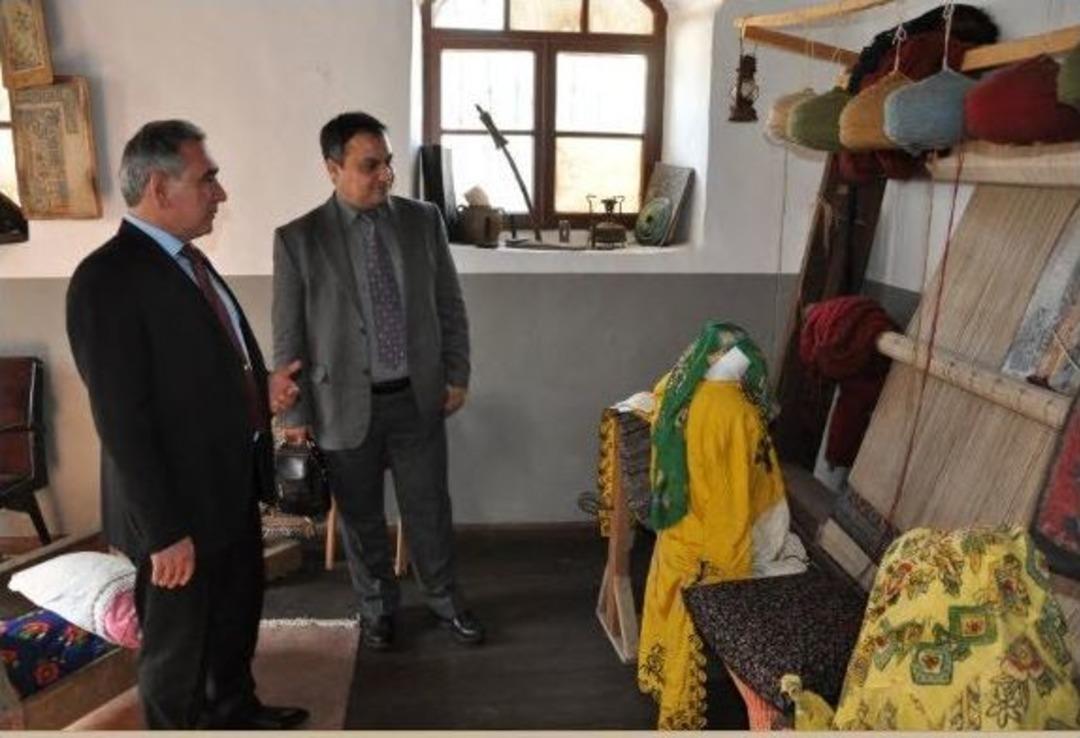 Simav Kaymakamı T&uuml;rker &Ccedil;ağatay Halim, Demirci Beldesinde İncelemeler Yaptı