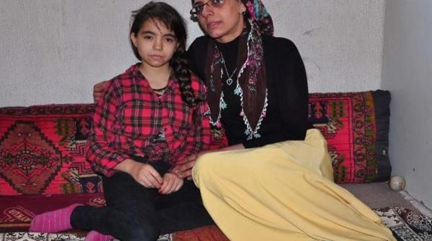 Manisalı Yeliz B&ouml;brek Bekliyor