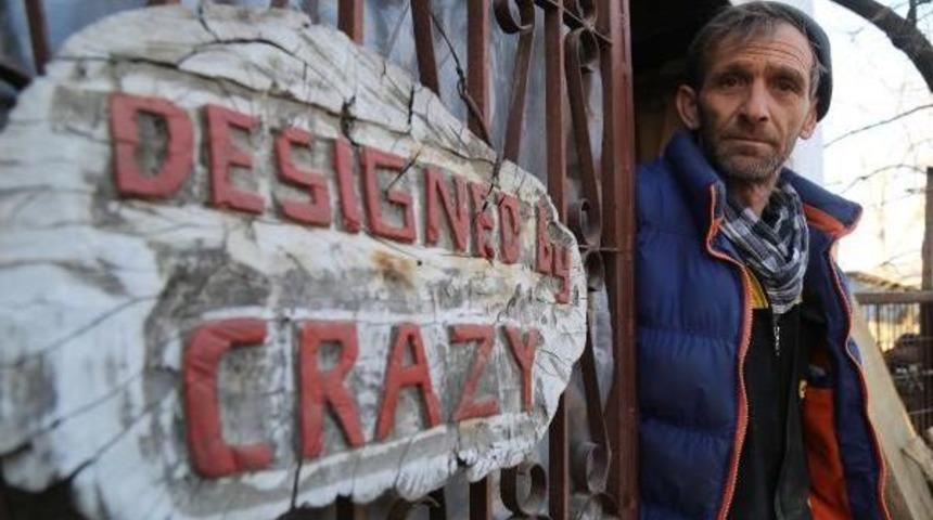 Ağa&ccedil; Ve K&ouml;klerini Ev Eşyasına D&ouml;n&uuml;şt&uuml;r&uuml;yor