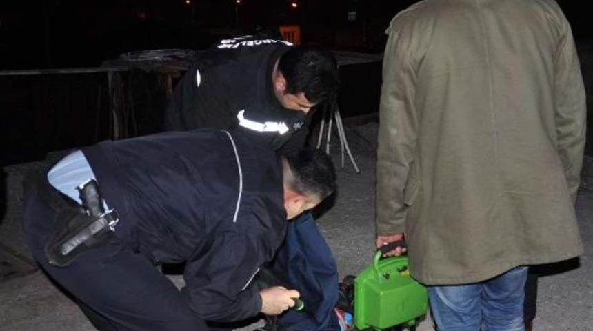 Kuyumcuyu Soymaya &Ccedil;alışırken Genci Farkedince Ka&ccedil;tılar