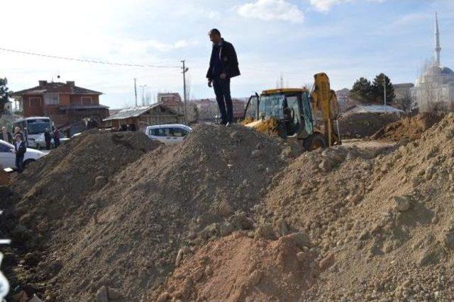 Çubuk'ta Park Alanına Dökülen Topraktan Insan Kemikleri Çıktı