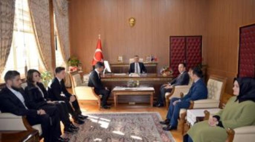 Okçuluk Antrenörlerinden Vali Elban’a Ziyaret