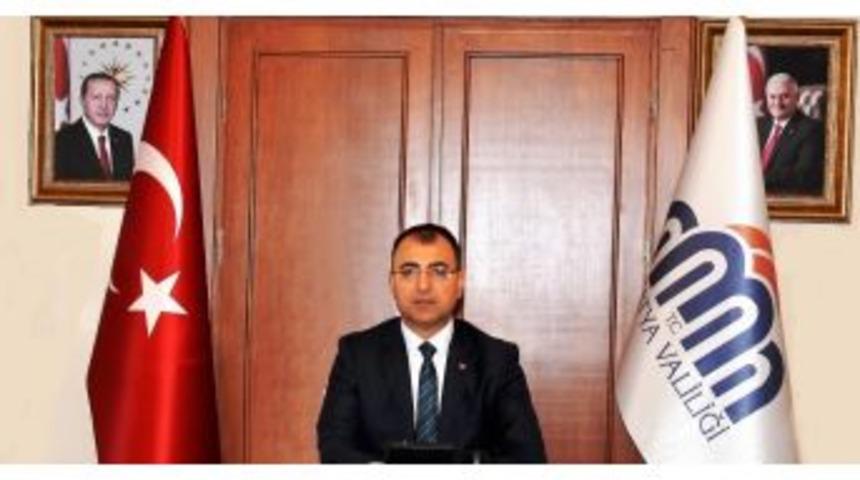 Vali Toprak Muhtarlarla İstişare Toplantısı Yaptı