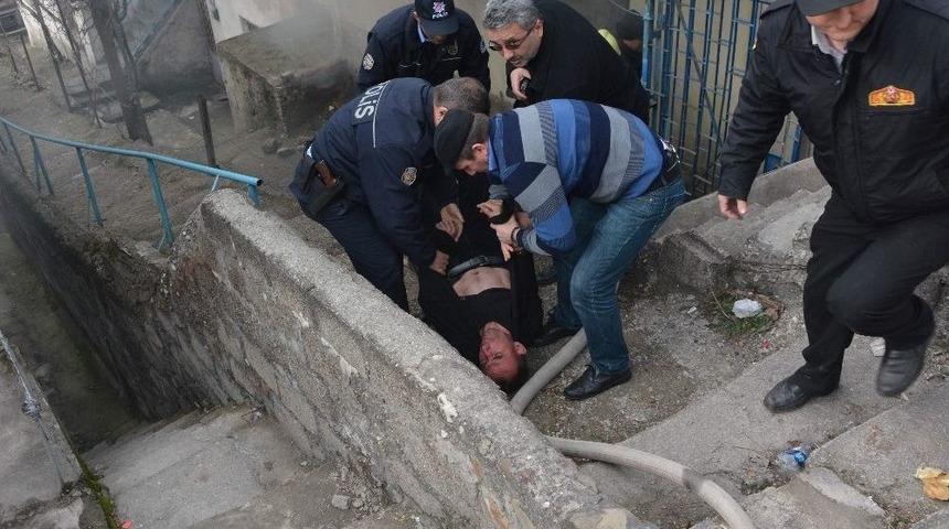 Eşine Bı&ccedil;ak &Ccedil;ekip Evi Ateşe Verdi