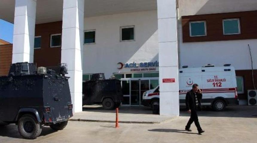 Nusaybin'de &Ccedil;ocukların Bulduğu Cisim Patladı: 2 Yaralı