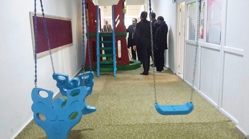 Okul Koridorunu &Ccedil;ocuk Parkına &Ccedil;evirdiler