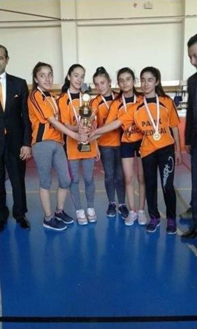 Okullar Arası Kızlar Badminton Müsabakaları Sona Erdi