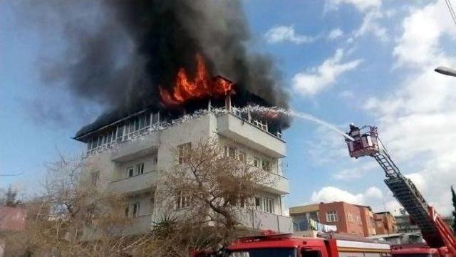 Fetö'nün Eski Okuma Salonunda Yangın Çıktı