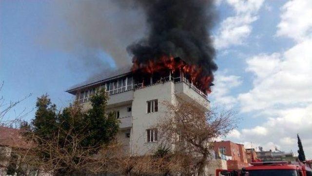 Fetö'nün Eski Okuma Salonunda Yangın Çıktı