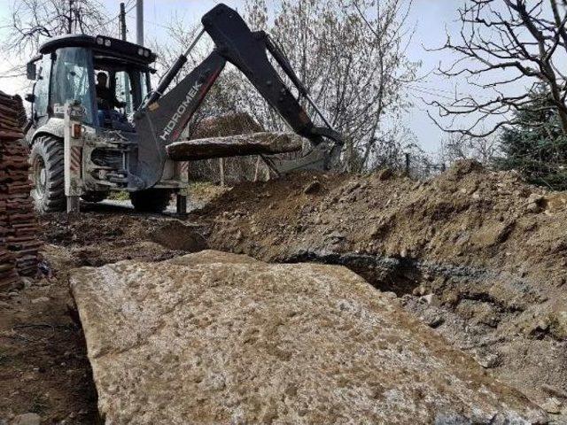 Kanalizasyon Çalışmasında Roma Dönemine Ait Mezar Bulundu