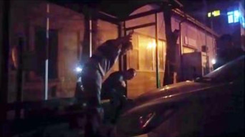 Bonzai İ&ccedil;en Genci Vatandaşlar Su D&ouml;kerek Ayıltmaya &Ccedil;alıştı