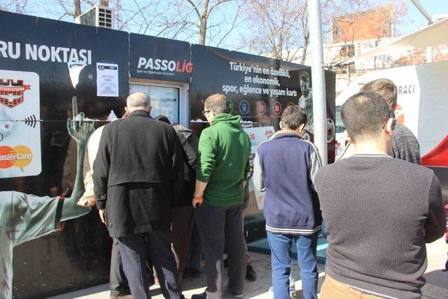 Gaziantepspor Taraftarlarından Fenerbahçe Maçına Yoğun İlgi