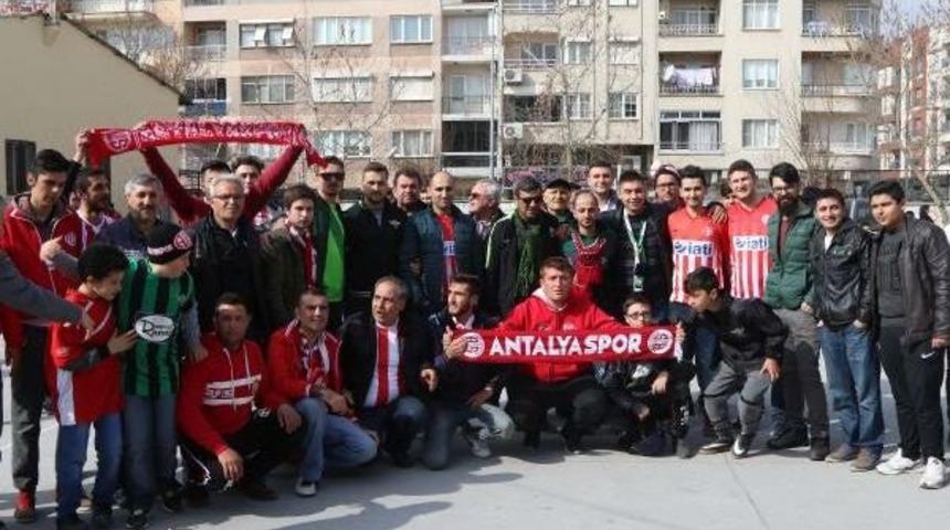 Akhisar Ve Antalyaspor Taraftarından &Ouml;rnek Davranış