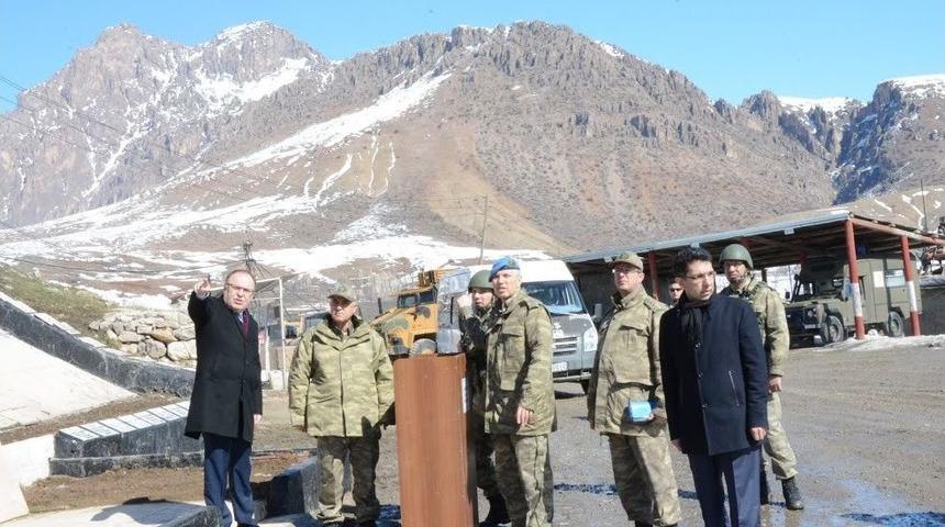 &Uuml;st B&ouml;lgesindeki Askeri Birlikler Ziyaret Edildi