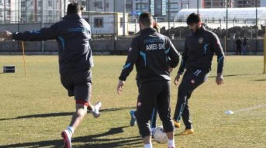 Amed Sportif Anadolu &Uuml;sk&uuml;dar&rsquo;a Kilitlendi