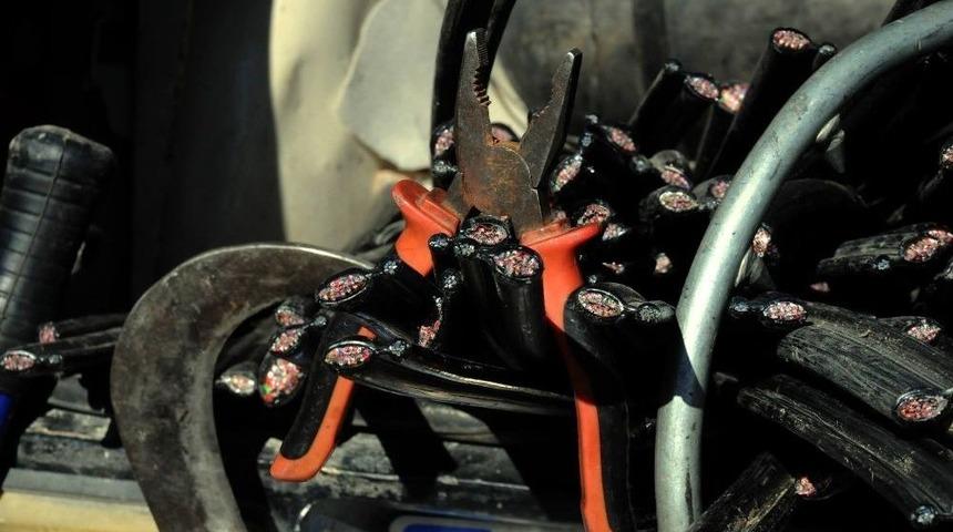 Kablo Hırsızları Jandarmadan Kaçamadı