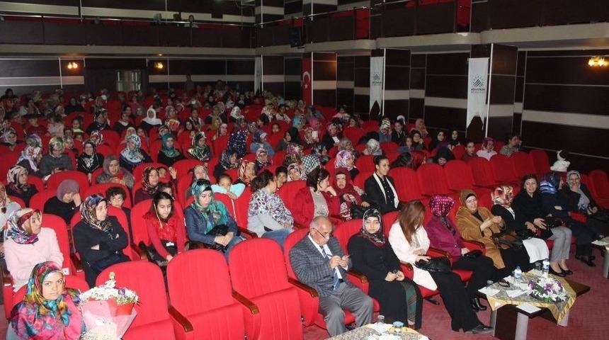 &ldquo;ailede Maneviyat Ve Mahremiyet Eğitimi&rdquo; Konulu Konferans Verildi