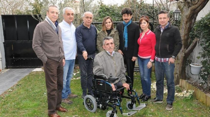 Yazdığı Şiir Kitabını Satarak Engellilere Destek Oldu