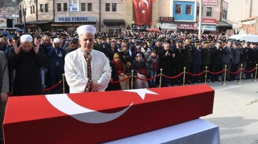 Şehit Babası Oğlunun Tabutunu Taşıdı (2)