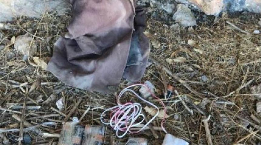 Hakkari'de Pkk'ya Ait Patlayıcı Yapımında Kullanılan Malzemeler Ele Ge&ccedil;irildi