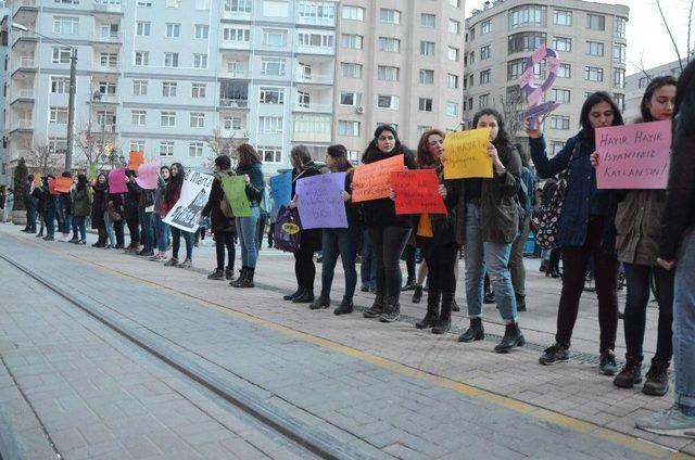 Eskişehirli Kadınlardan Birlik Zinciri