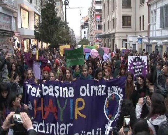 Kadıköy'de Kadınlardan Eylem