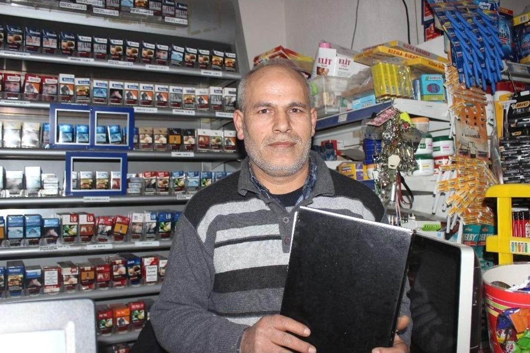 Market&ccedil;i T&uuml;fekli Soyguncuyu Veresiye Defteriyle Kovaladı