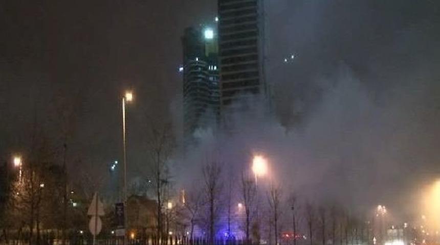 Kartal'da Rezidansın Satış Ofisinde Yangın