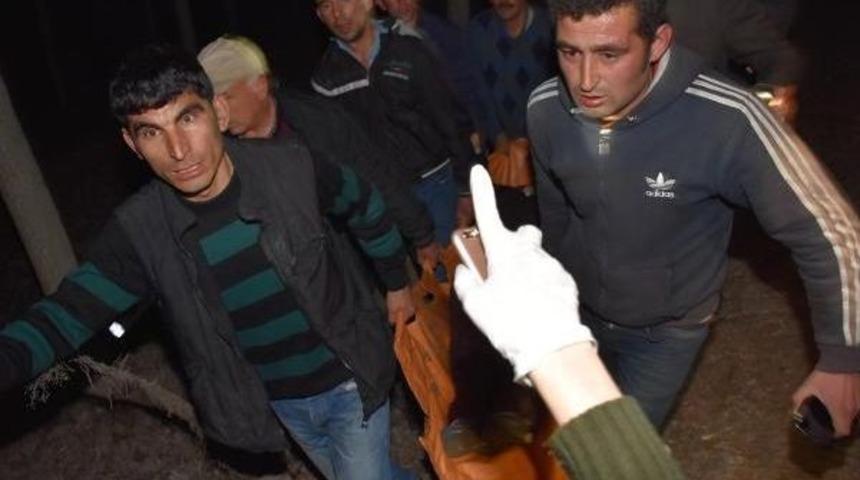 Otomobil Dereye Yuvarlandı; 2 &Ouml;l&uuml;, 1 Yaralı, 1 Kayıp