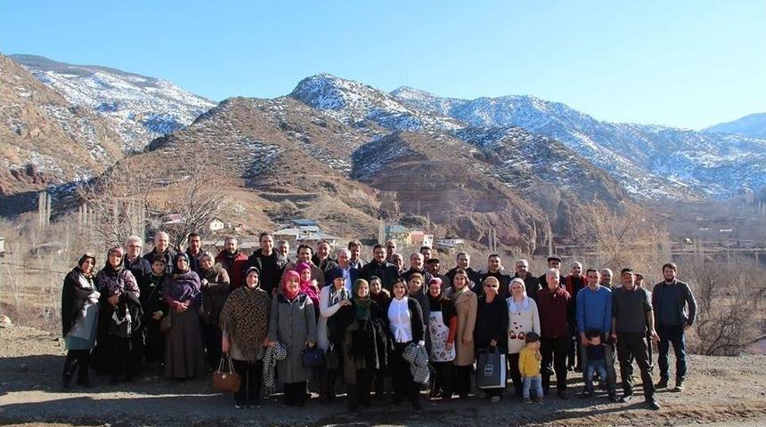 İşadamı Dostlarını K&ouml;y&uuml;nde Ağırladı