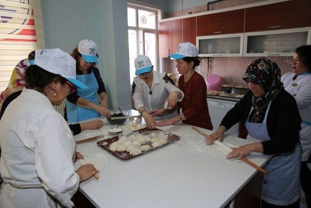 Amerikalı Horn Ve Meksikalı Judith Kayseri Kayseri Mutfağını Öğreniyor