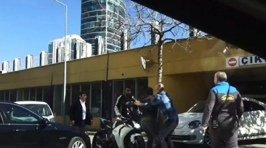 Bursa&rsquo;da Tekme Tokat Yol Verme Kavgası