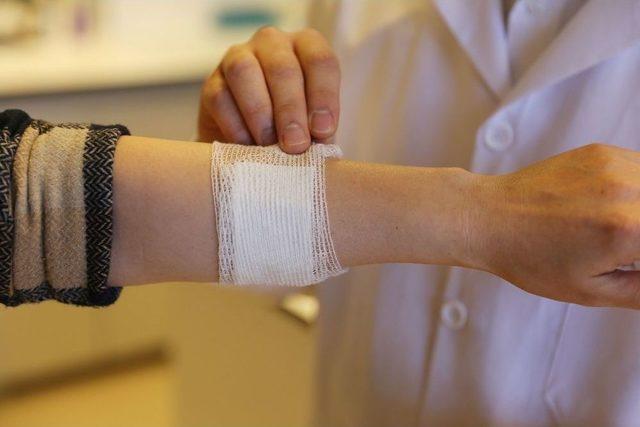 (özel Haber) Kozadan Yapılan Yara Bandı Şeker Hastalarının Derin Yaralarına Şifa Olacak