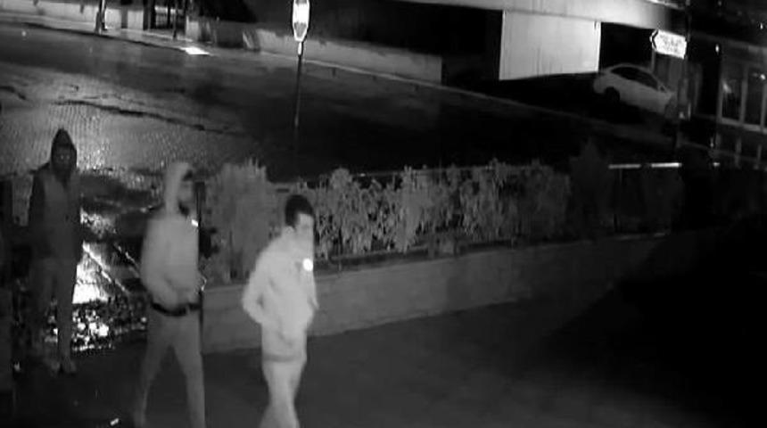 Restoranda Yaşanan Hırsızlık Anı Kameralara Yansıdı