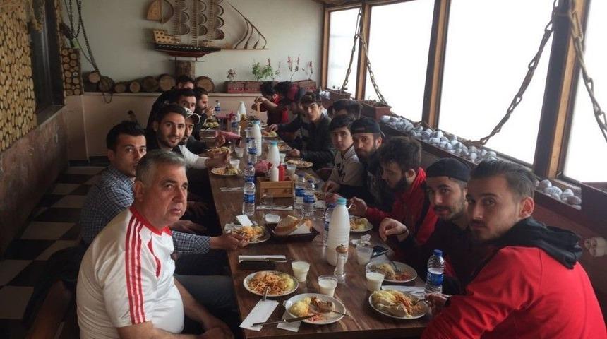 Bilecikspor Ma&ccedil; G&uuml;n&uuml; Yemekte Buluştu