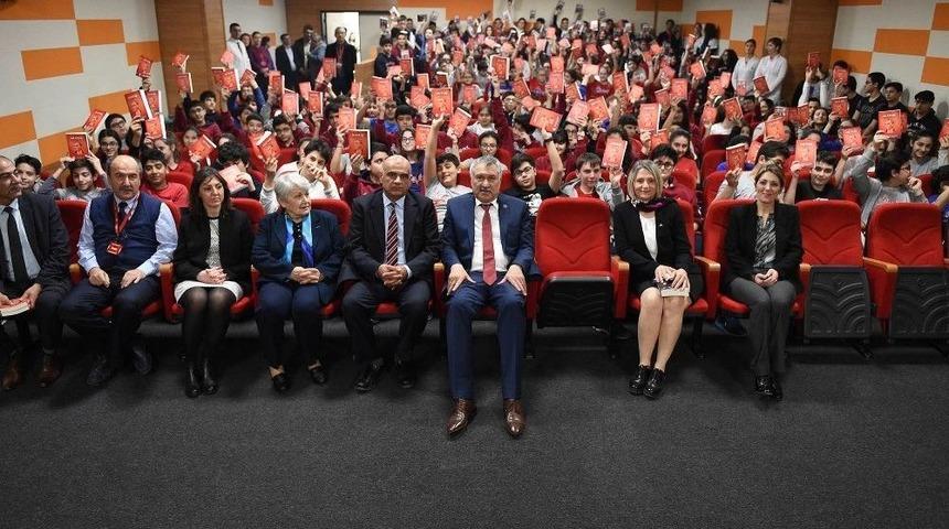 Seyhan Belediyesi, 30 Bin "nutuk" Dağıttı