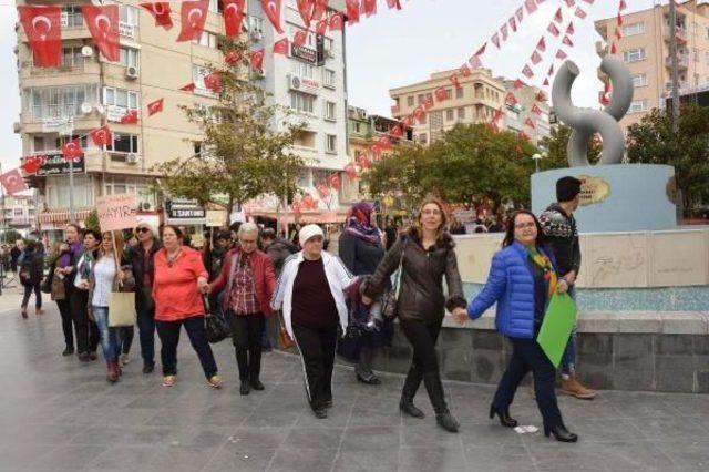 Manisa'da Kadınlardan 'hayır' Eylemi