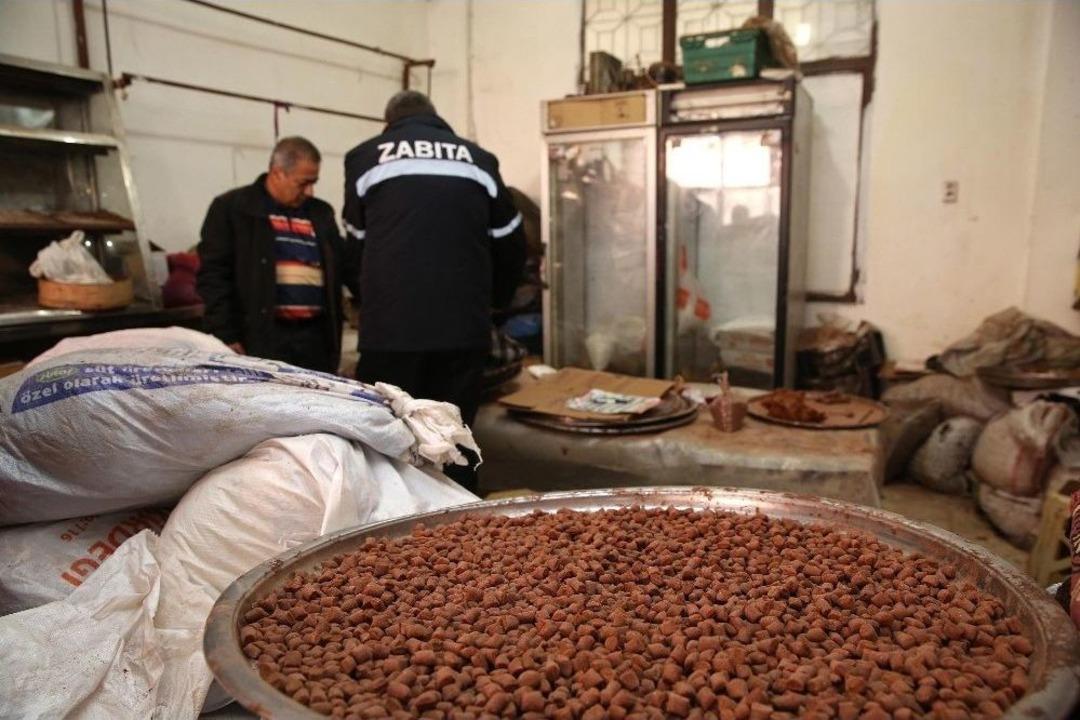 Haşerelerin İ&ccedil;indeki 3 Ton &Uuml;r&uuml;n İmha Edildi