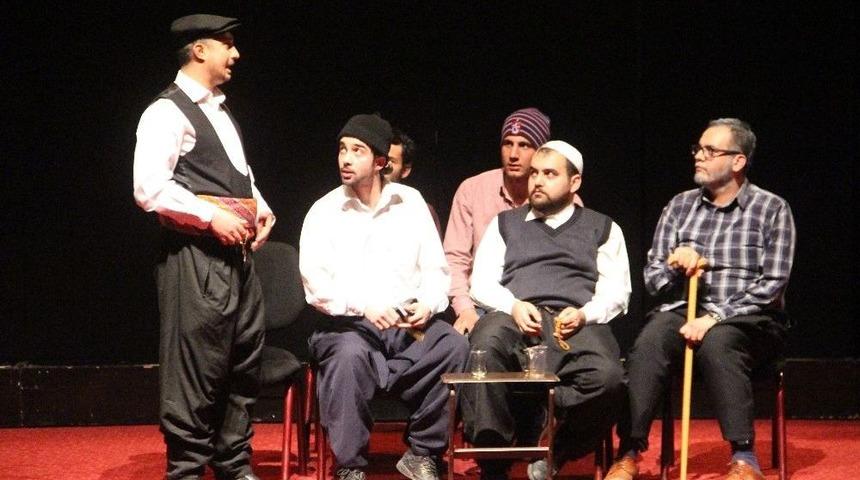 Elazığ&rsquo;da &lsquo;g&ouml;&ccedil;&rsquo; Adlı Tiyatro Oyunu Sahnelendi