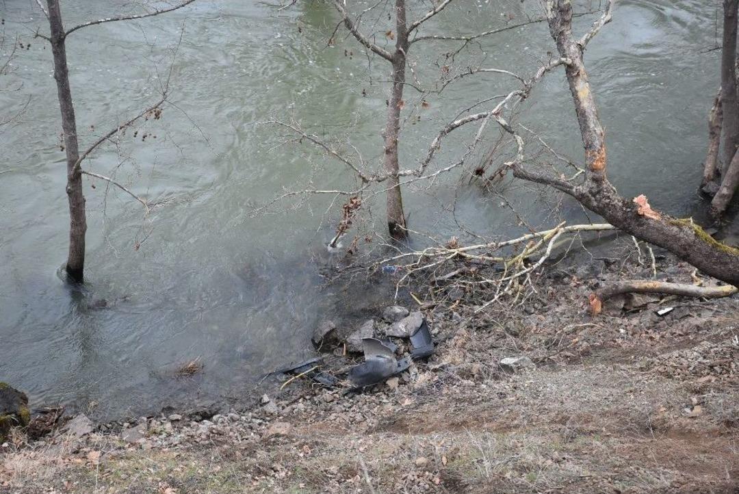 Ekipler Derede Kaybolan Uğur İ&ccedil;in Seferber Oldu