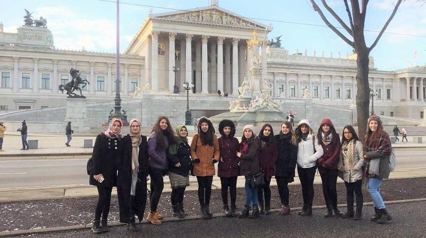 Lise &Ouml;ğrencileri Viyana&rsquo;dan D&ouml;nd&uuml;