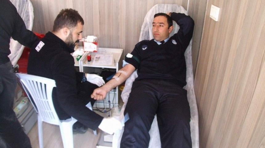 Kızılay, Kan Bağış&ccedil;ılarını Madalyayla Onurlandırıyor