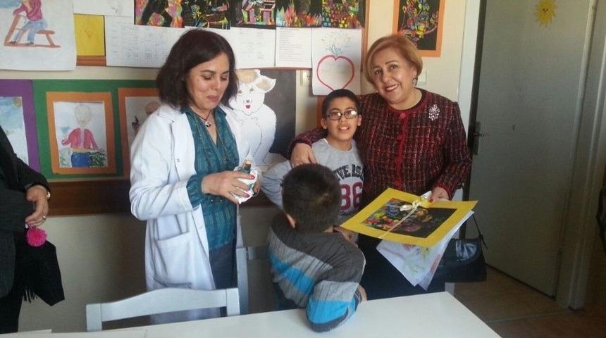 Bayan Kam&ccedil;ı&rsquo;dan Zi&ccedil;ev&rsquo;e Ziyaret