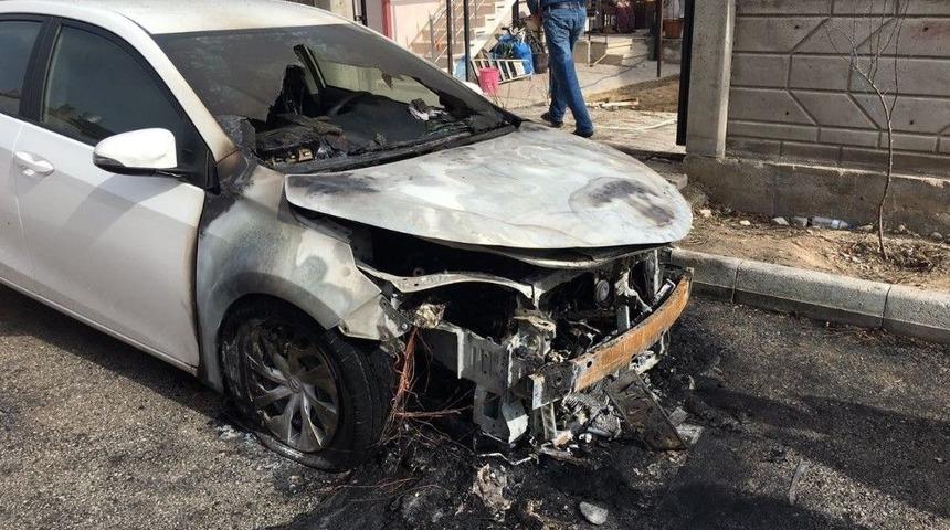 Karaman&rsquo;da Park Halindeki Otomobil Yandı